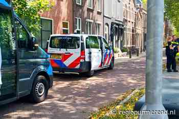 Stadsbus rijdt achterop auto