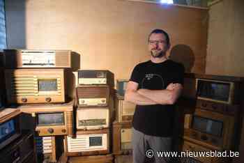 Mario (53) opent radiomuseum in kerk: “De microbe begon te kriebelen door een cadeau van een klasgenoot”
