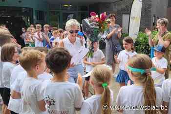 School verrast turnjuf Christel met erehaag