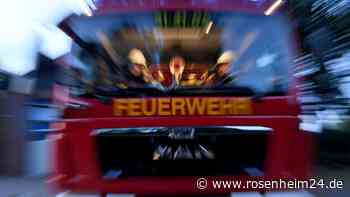 Traktorreifen platzt und verletzt Mann schwer – kurioser „Einsatz“ im Nachbardorf