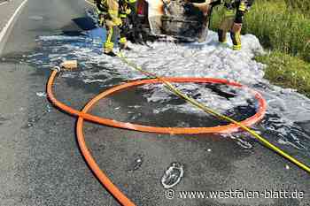 Erst Reifenplatzer, dann brennt's: Wagen mit Gasflaschen fängt Feuer