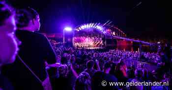 Mogelijk geen scherm aan de brug of drijvend podium meer: Zó wil Arnhemse politiek Bridge to Liberation jaarlijks behouden