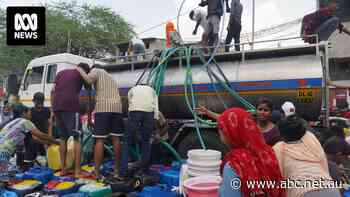 As India swelters in record heat, the New Delhi 'water tanker mafia' is back up and running