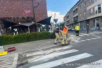 Vrachtwagen rijdt zich klem en zorgt voor chaotische avondspits