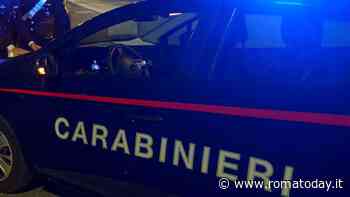 Roma, forza la portiera di un'auto e ruba tutti i bagagli a una famiglia di turisti