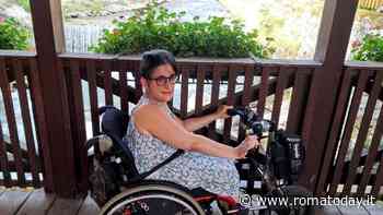 Ragazza in carrozzina deve prendere l'autobus ma l'autista non le apre la pedana