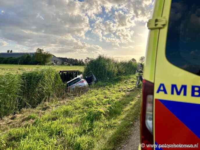 Auto te water Wilnis: bestuurder gewond