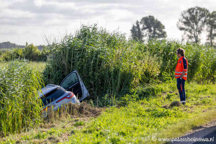 #Wilnis - Traumaheli landt voor slachtoffer van auto te water Wilnis