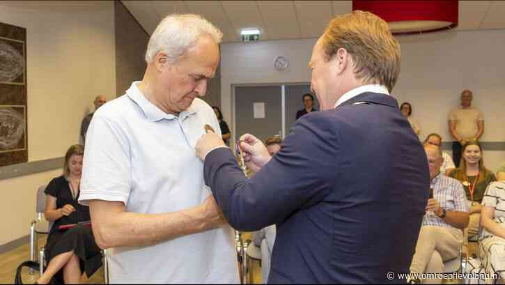 Almere - Almeerder Daan hielp mensen beter leven opbouwen en krijgt daarom lintje