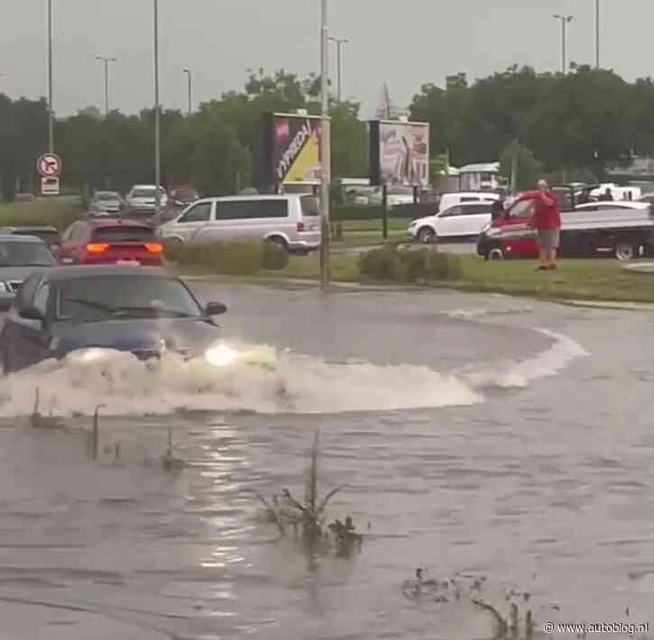 Video: BMW 1 Serie vs een diepe plas