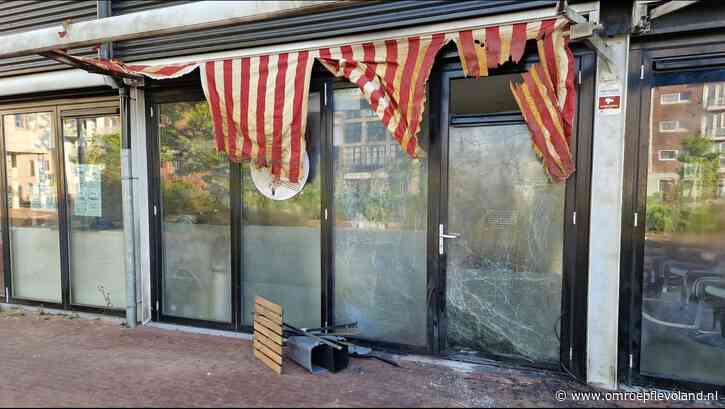 Almere - Broodjeszaak Almere flink beschadigd door explosie: 'Schrok heel erg'
