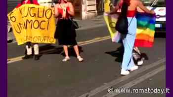 VIDEO | Nuovo blitz femminista a Roma, bloccato il traffico su Corso Vittorio Emanuele II
