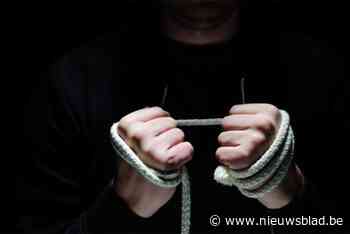 Veertiger uit Hoeselt wurgt vriendin omdat ze berichten stuurt met drugsdealer