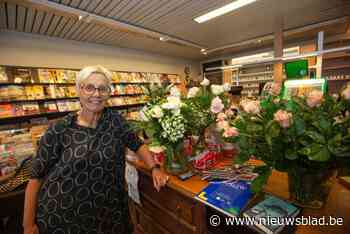Gina neemt afscheid van haar krantenwinkel: “Ze beseft niet wat ze betekende voor ons dorp”