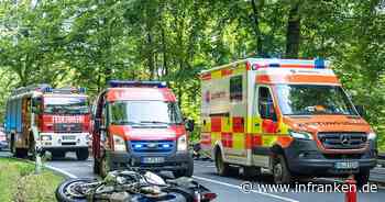 B22 bei Ebrach: Motorradfahrer (27) stürzt und wird von Auto erfasst - Reanimationsversuche ohne Erfolg