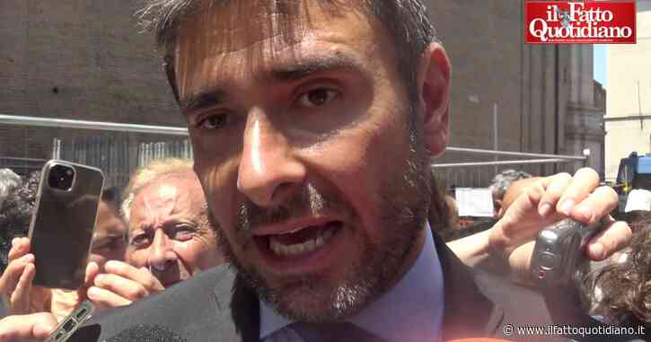 Di Battista consegna 80mila firme in Senato per il riconoscimento della Palestina. E attacca Meloni: “Governo pavido”