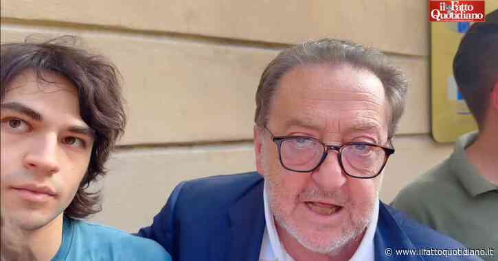 Gioventù Nazionale in piazza a Milano, De Corato porta via il militante che parla di Fanpage. Lite con i cronisti: “Basta domande al ragazzo”