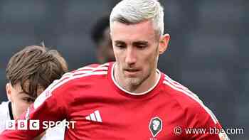 Lund agrees new one-year Salford City deal