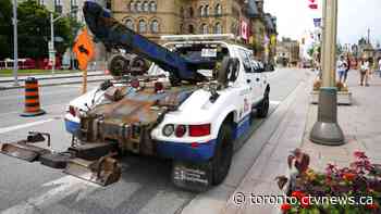 New tow truck requirements kick in, as province takes oversight of troubled industry