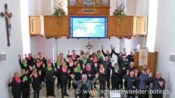 125 Jahre Liederkranz Schönbronn: Bäume im Haus, Kostüme  zum Motto und viel Spaß beim Singen