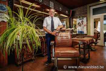 Kapper Luc (70) bergt na 55 jaar zijn schaar op: “Er zijn zelfs klanten die me 100 euro willen betalen als ik blijf knippen”
