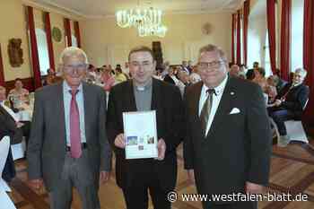 Wegbegleiter aus Höxter gratulieren Pfarrdechant Krismanek