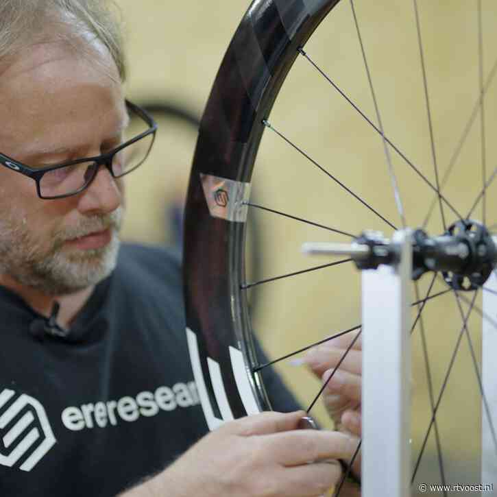 Racefietswielen van Ommenaar Piet van der Velde schitteren in de Tour de France
