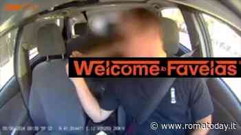 VIDEO | Manager chiede a tassista di gonfiare ricevuta, lui rifiuta e lei lo insulta. Licenziata