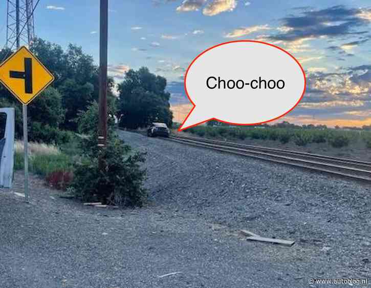 Tesla Autopilot ziet treinrails aan voor rijbaan
