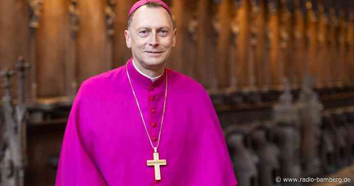 Erzbischof Gössl erhält Pallium in Rom