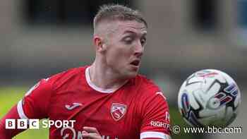 Bristol Rovers sign full-back Senior from Morecambe