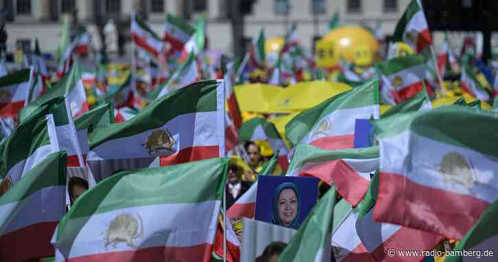 Tausende Exil-Iraner demonstrieren in Berlin
