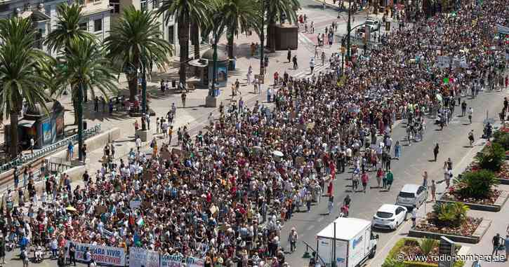 Auch in Málaga großer Protest gegen Massentourismus