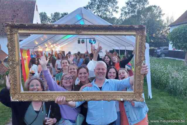 230 leerkrachten van de lokale Katholieke Onderwijsgemeenschap gaan samen de zomer in