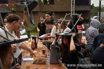Gerstenat wint van de regen op tweede beiaardcantus in Pelt