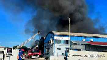 Incendio a Roma est, sale il valore di diossina e Gualtieri firma ordinanza bis. Ecco cosa prevede