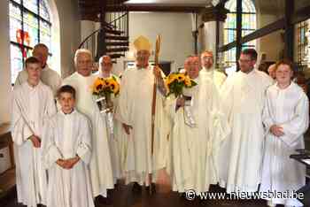 Bisschop Bonny als verrassing op afscheidsviering van priester met warmste stem Frans Wouters en pater Stan Boden