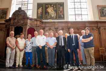 Familie schenkt triptiek aan Emelgemse Sint-Pieterskerk: “Dit komt goed uit nu we kerk willen opwaarderen”
