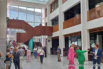 Opening nieuw stadhuis lokt meer dan 5.000 nieuwsgierigen: “We zijn erg onder de indruk”