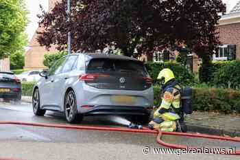 Elektrische auto vliegt in brand
