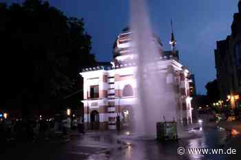 Offener Hydrant: Wasserfontäne zerstört Papp-Kunstwerk