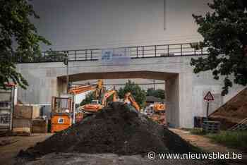 Duizend ton in één uurtje op zijn plaats geduwd: nieuwe brug in Termien is bijna klaar