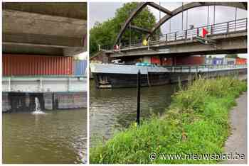 Schip loopt vast onder gekende brug: “We zullen deze brug verhogen”