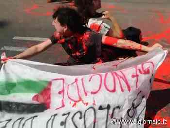"Vernice rossa e bandiere pro Palestina". Occupata strada a Bologna durante il Tour de France