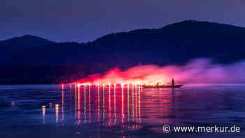 Kerzen und Fackeln tauchen den Tegernsee in ein zauberhaftes Licht