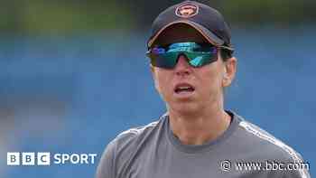 Georgia Elwiss inspires Vipers as Rachael Heyhoe-Flint Trophy returns