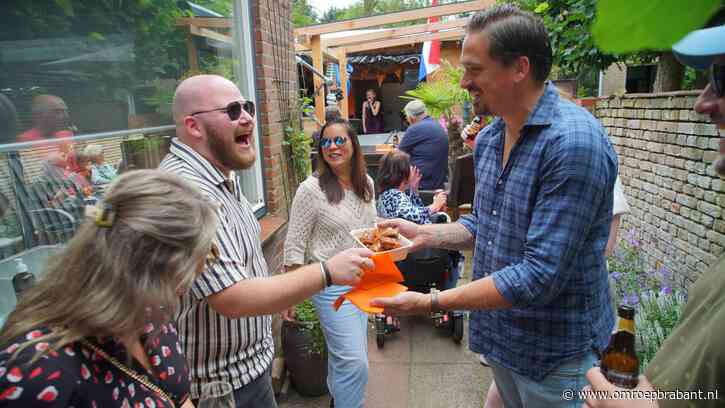 Hele stad geniet van gratis concert in Gijs' tuin: ‘Zelfs de bbq aangezet'