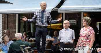 Staande ovatie op laatste dag van een roemrucht café, en dan draait jarige ‘Gerrit’ (100) de deur op slot