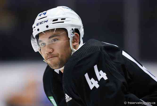 Canucks sign defenceman Jett Woo to one-year, two-way contract