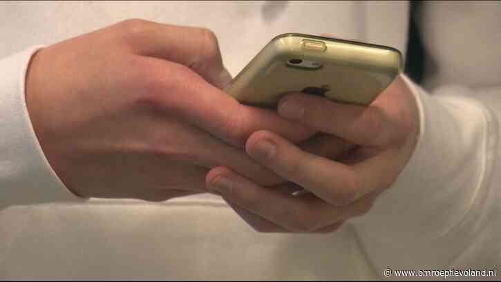 Flevoland - Half jaar verbod smartphone op school: paniek in het begin, nu lijkt de massa blij